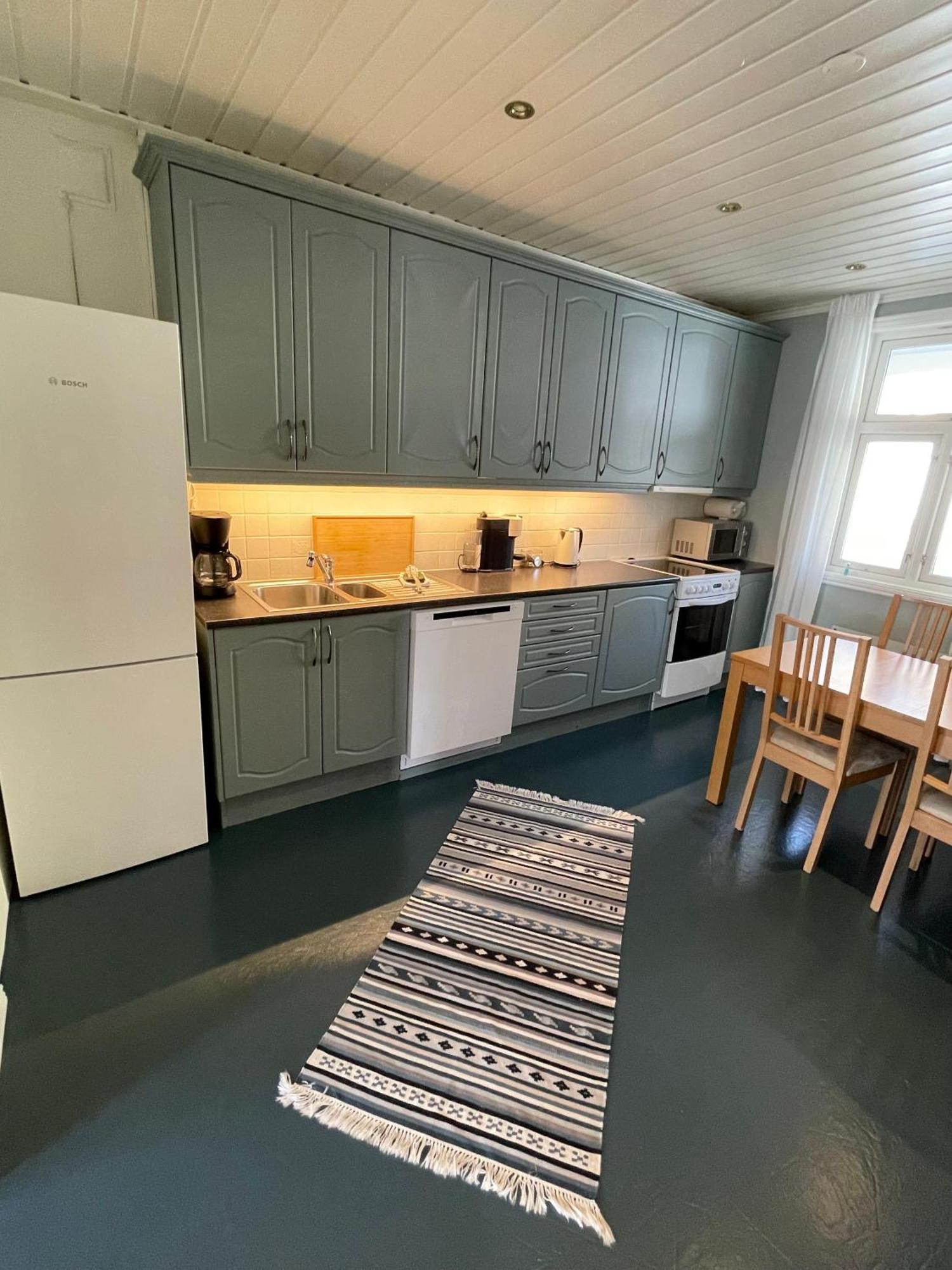 Sentral Og Fargerik Bygardsleilighet Halden Bagian luar foto