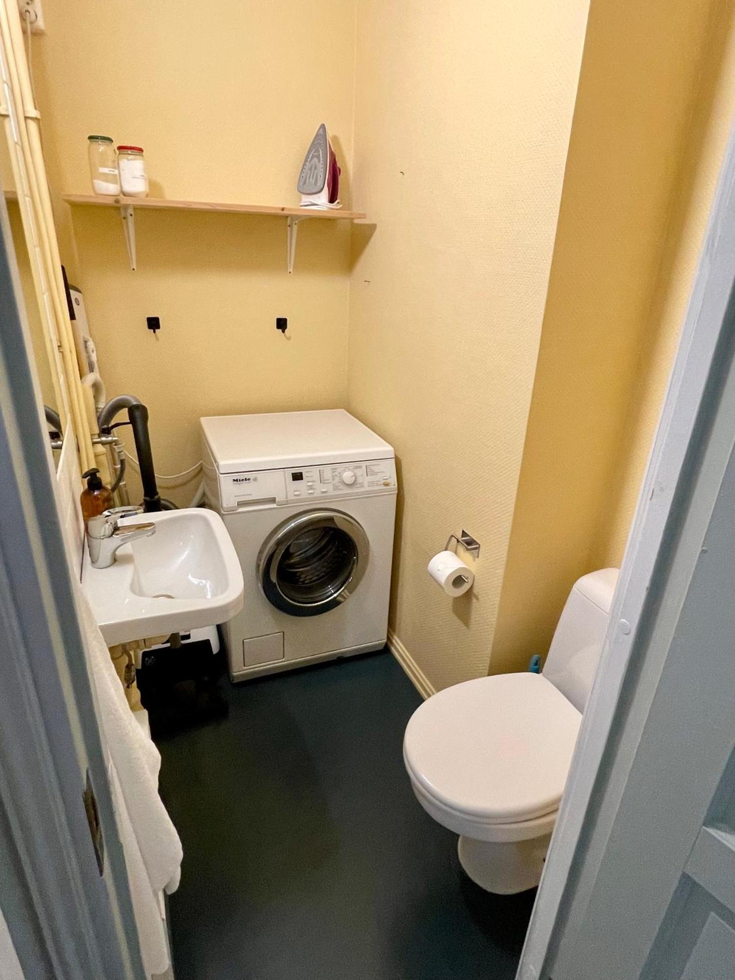 Sentral Og Fargerik Bygardsleilighet Halden Bagian luar foto