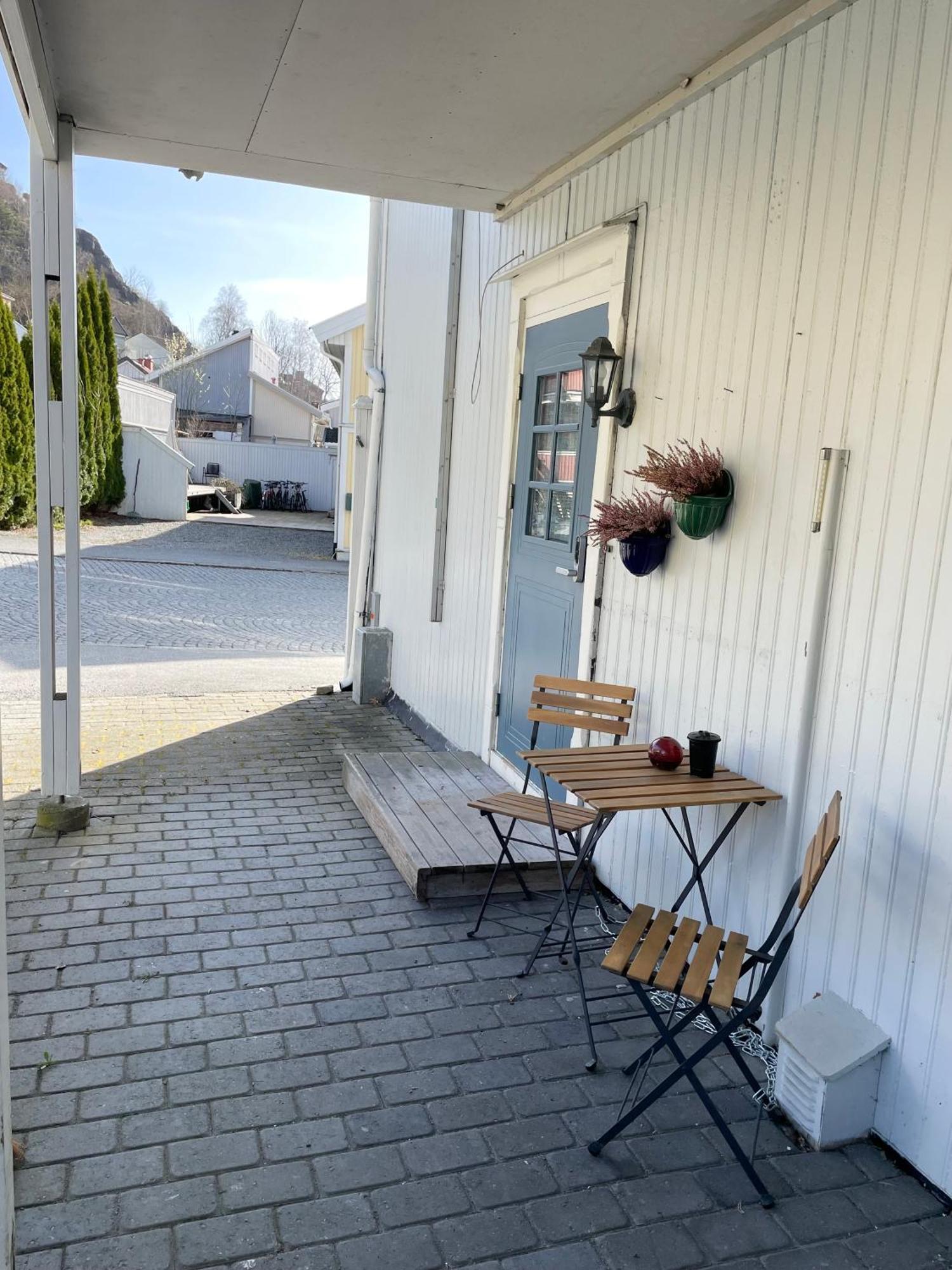 Sentral Og Fargerik Bygardsleilighet Halden Bagian luar foto